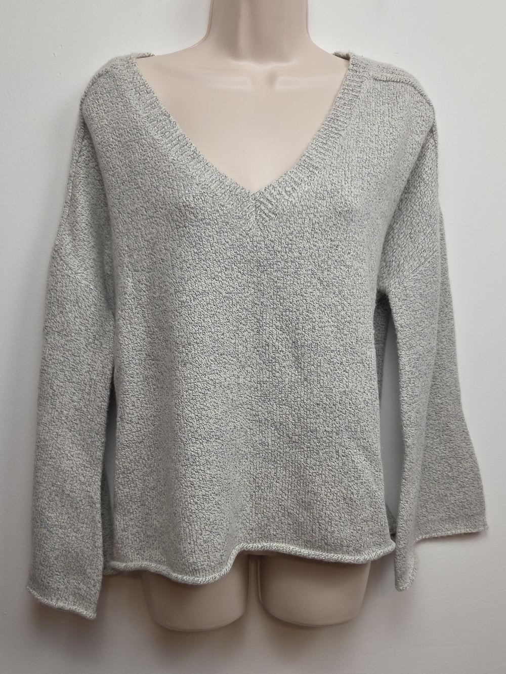 Ruby Moon Wool Gray V-Neck Oversized Warm Cozy Soft Sweater Winter Size Large